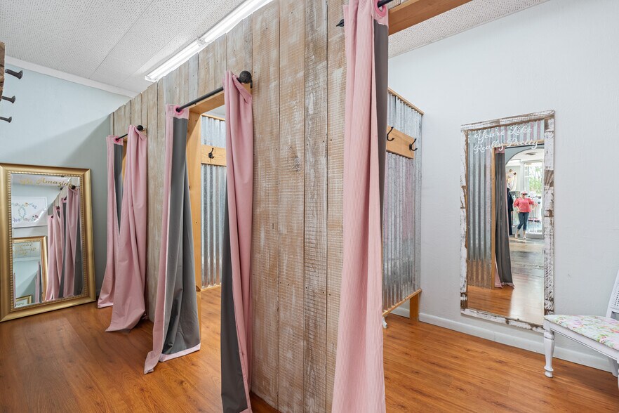 More Photos Of 531 Central Ave, Laurel Flex For Sale