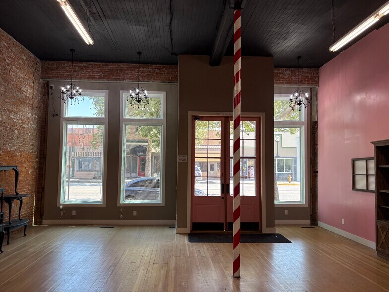 More Photos Of 211 E Main St, Dayton General Retail For Sale