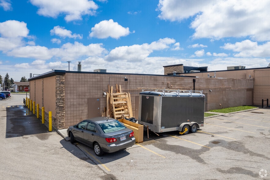 More Photos Of 9919 Fairmount Dr SE, Calgary Unknown For Lease