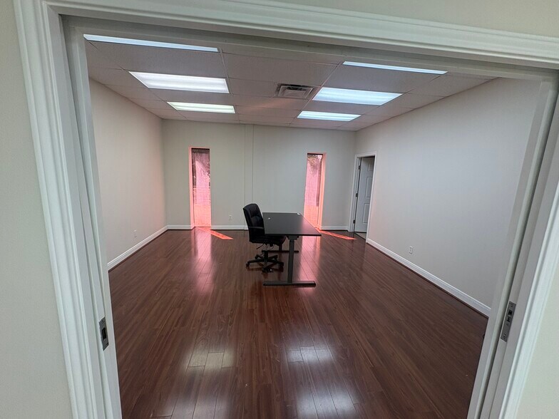 More Photos Of 10450 Cossey Rd, Houston Industrial For Sale