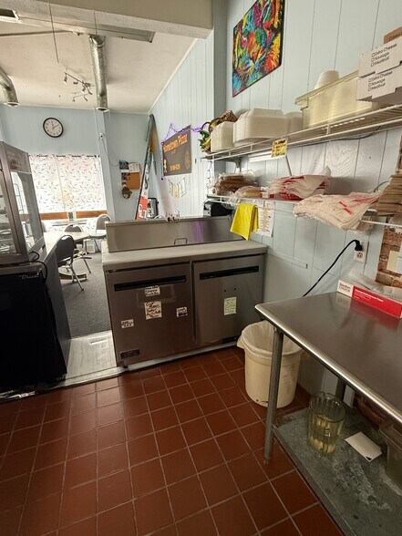 More Photos Of 108 E Bellevue St, Leslie Storefront For Sale