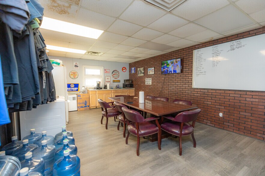 More Photos Of 1224 Dean Forest Rd, Savannah Warehouse For Lease