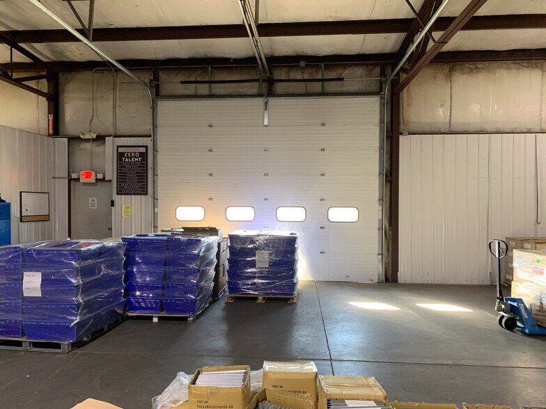 More Photos Of 1205 E Summit St, Maquoketa Warehouse For Lease