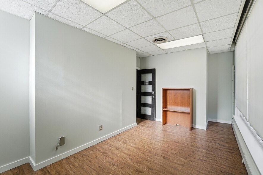 More Photos Of 2337 Victory Pky, Cincinnati Office Residential For Sale