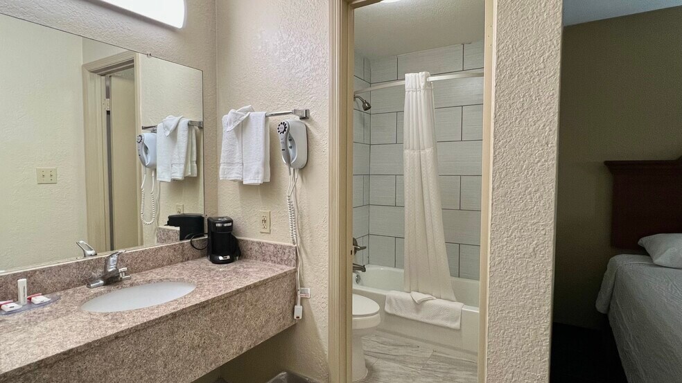 More Photos Of 1013 Highway 231 S, Troy Hotel For Sale