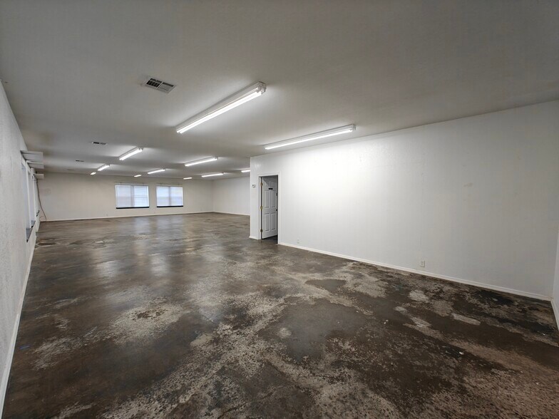 More Photos Of 430 N Brent Ln, West Siloam Springs General Retail For Lease