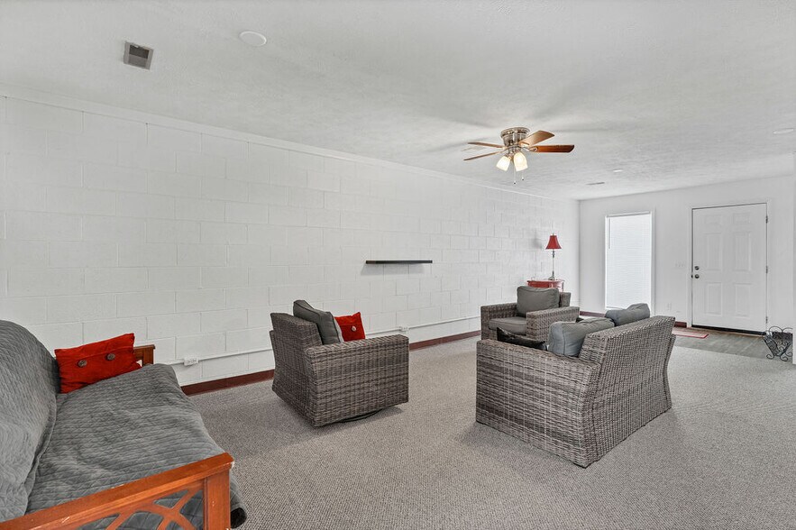 More Photos Of 973 W Main St, Abingdon Specialty For Sale