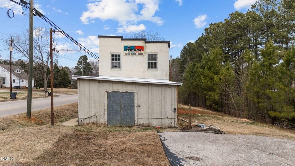 More Photos Of 1300 College St, Oxford Flex For Sale