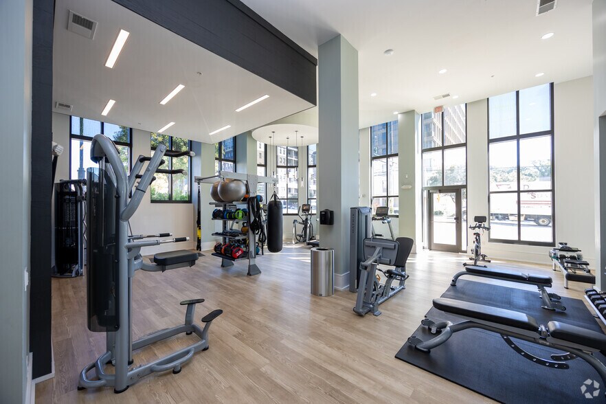 More Photos Of 6050 Roswell Rd NE, Sandy Springs Apartments For Lease