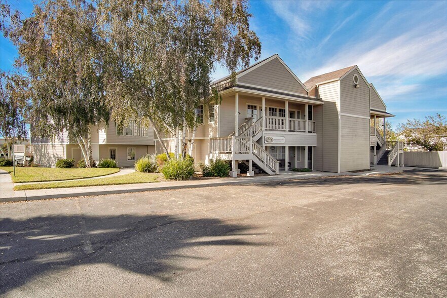 More Photos Of 890 Sunset Dr, Hollister Medical For Lease