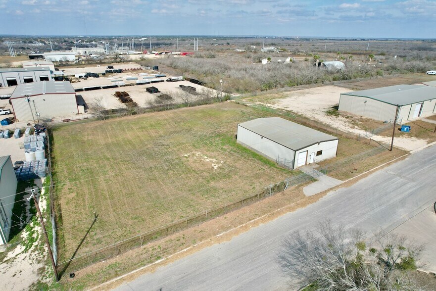 More Photos Of 210 Wyoming Blvd, Pleasanton Warehouse For Lease