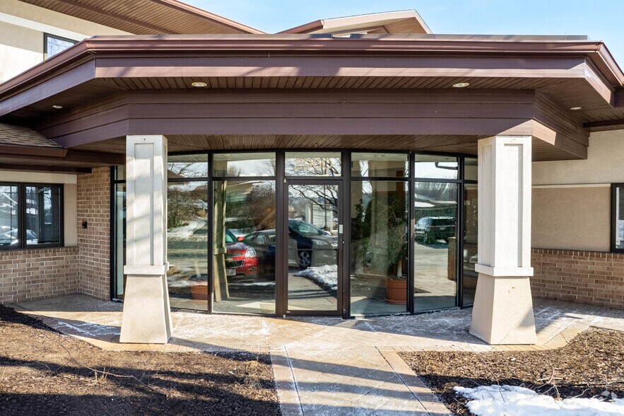 More Photos Of 2960 Triverton Pike Dr, Fitchburg Medical For Lease