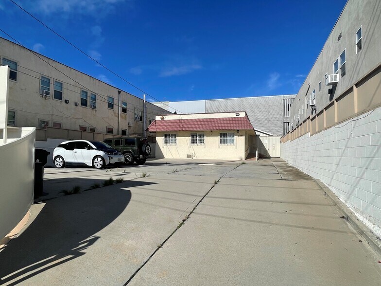 More Photos Of 4531 Fountain Ave, Los Angeles Office For Lease
