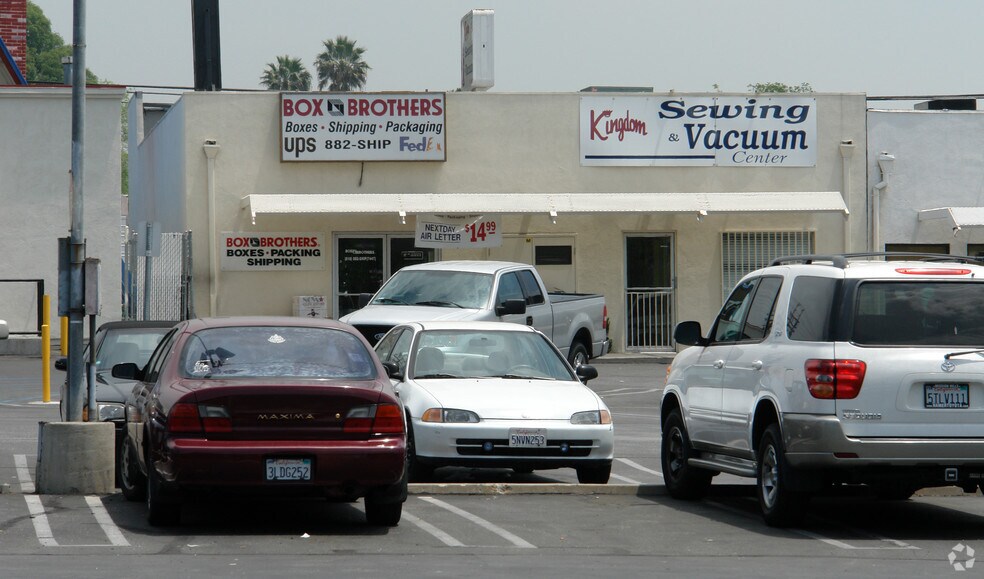 More Photos Of 8923-8925 Reseda Blvd, Northridge Storefront For Lease
