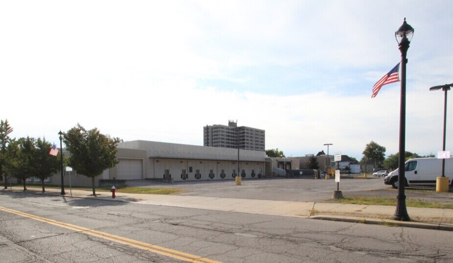 More Photos Of 225 East Ave, Elyria Warehouse For Sale
