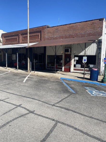 Primary Photo Of 118 S Main St, Palestine Restaurant For Sale