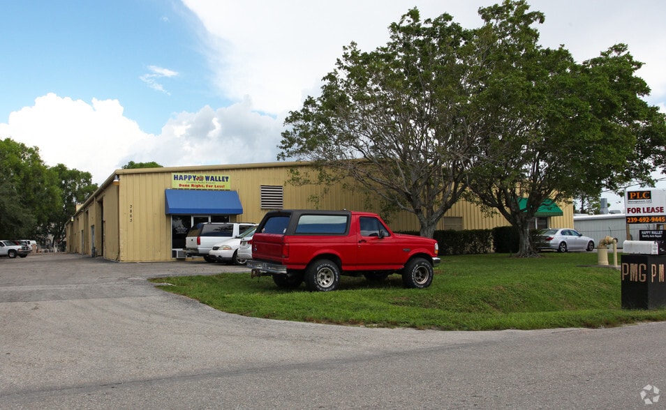 More Photos Of 3863 Enterprise Ave, Naples Warehouse For Lease