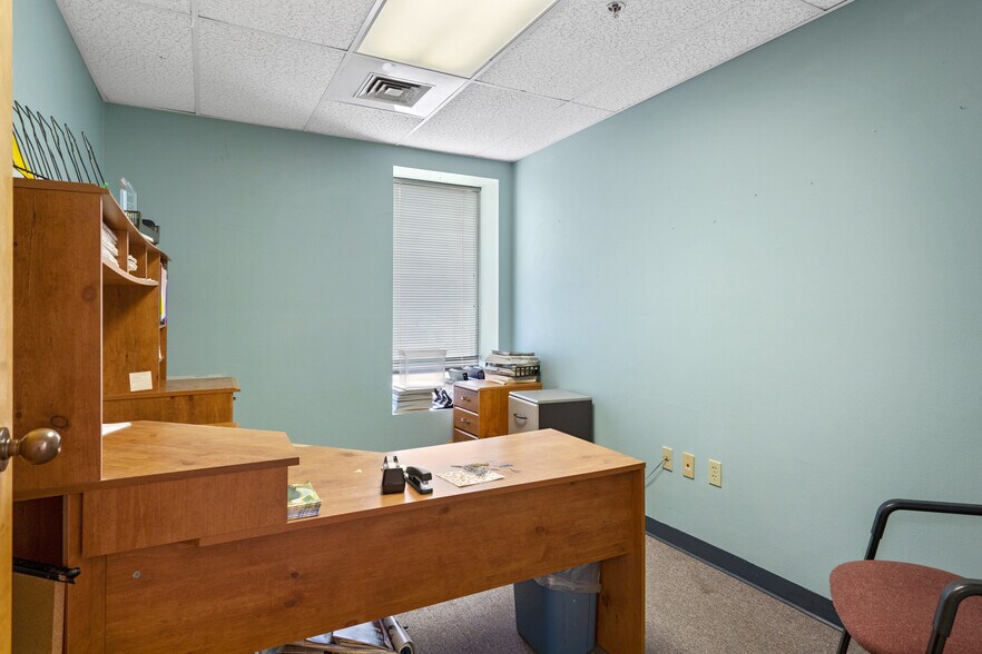 More Photos Of 1624 N Meadowcrest Blvd, Crystal River Manufacturing For Lease