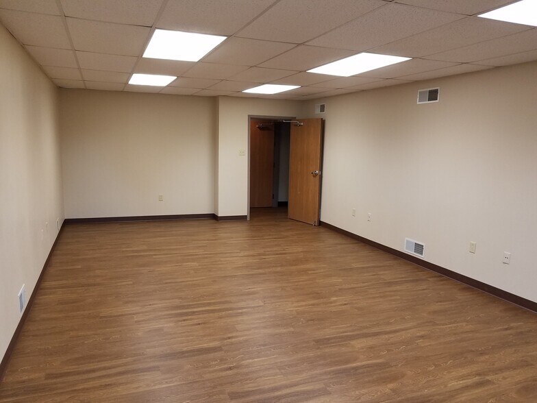 More Photos Of 302 Fitz Henry Rd, Smithton Light Manufacturing For Sale