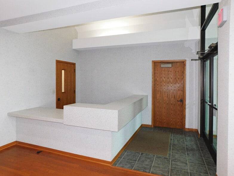 More Photos Of 3400 N Rockton Ave, Rockford Office For Lease