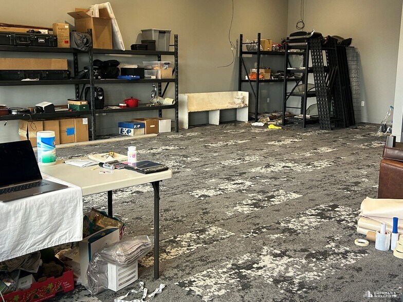 More Photos Of 7287 Greenridge Rd, Windsor Showroom For Sale