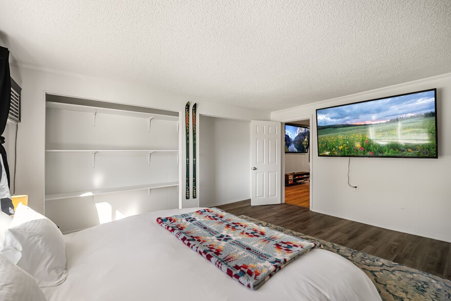 More Photos Of 501 N 4th Ave, Sandpoint Hotel For Sale