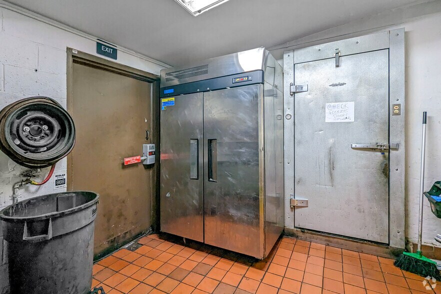 More Photos Of 3422 W Gentry Pkwy, Tyler Restaurant For Lease