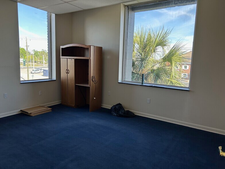 More Photos Of 116 NW Columbia Ave, Lake City Office For Sale