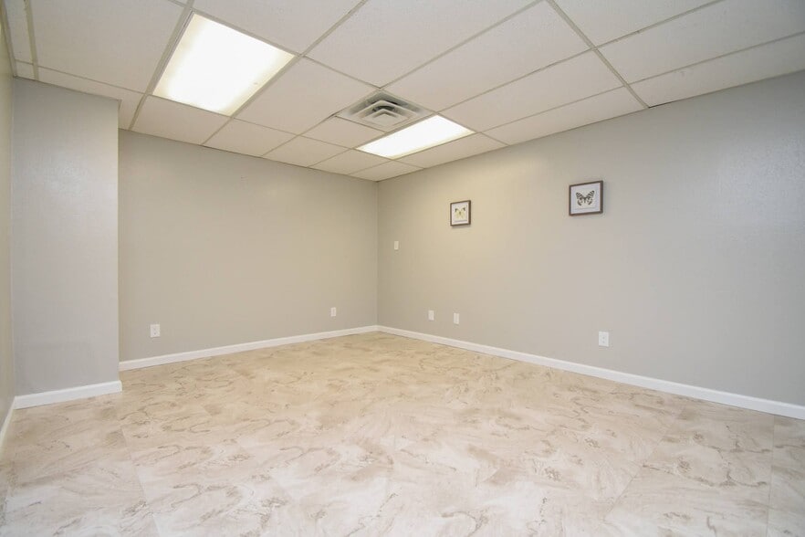 More Photos Of 6801 N Navarro St, Victoria Storefront Retail Office For Sale