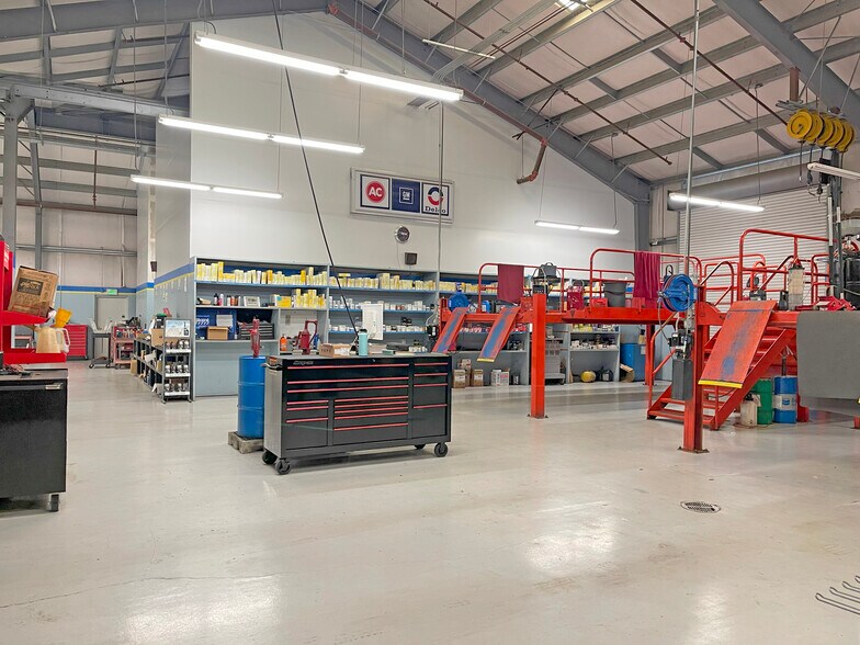 More Photos Of 9670 Old Redwood Hwy, Windsor Service For Sale