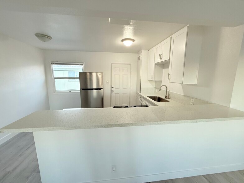 More Photos Of 15 N Dos Caminos Ave, Ventura Apartments For Sale