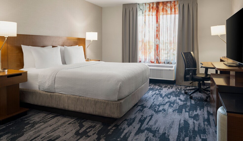More Photos Of 10495 Crosspoint Blvd, Indianapolis Hotel For Sale