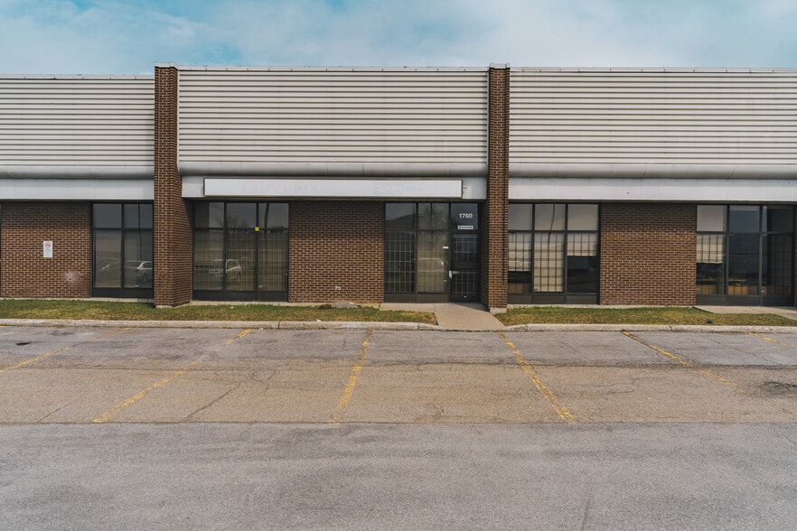 More Photos Of 1730-1850 Av 55e, Montréal Showroom For Lease