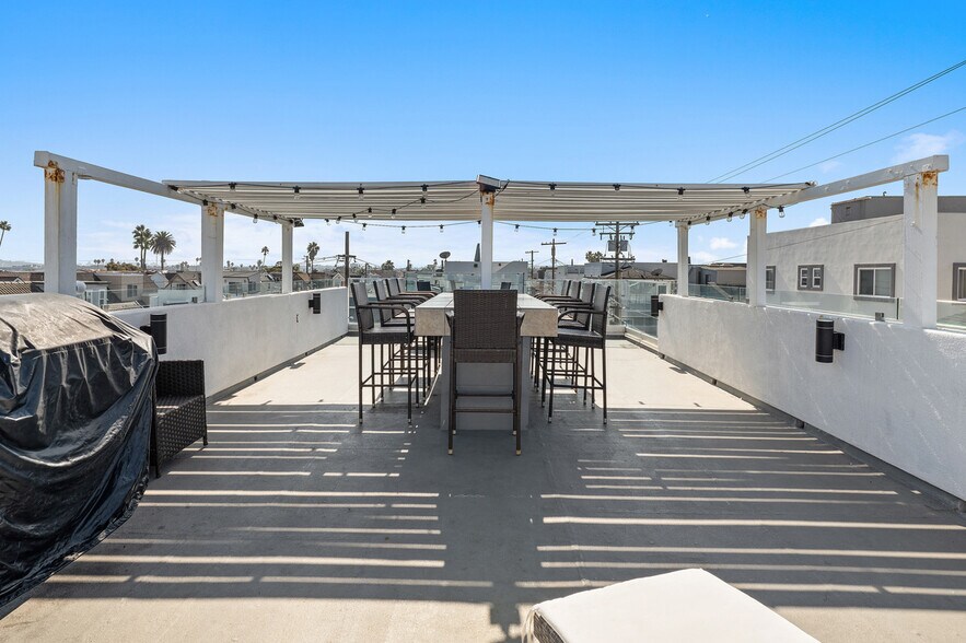 More Photos Of 714-16 York ct, San Diego Apartments For Sale