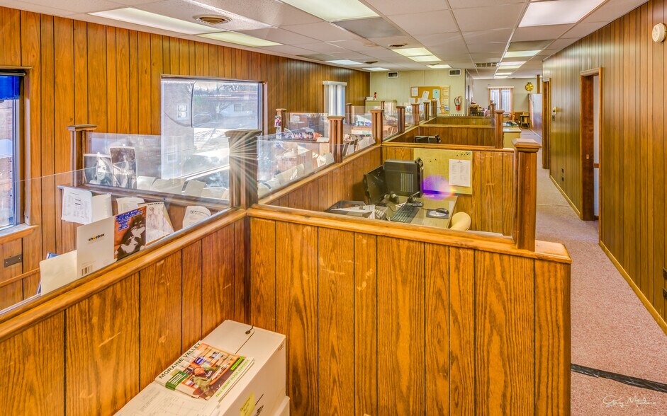 More Photos Of 9757 S Kedzie Ave, Evergreen Park Office For Sale