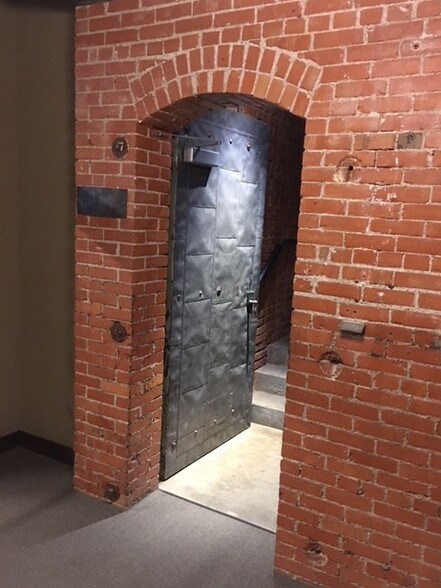 More Photos Of 700 16th St NE, Cedar Rapids Office For Lease