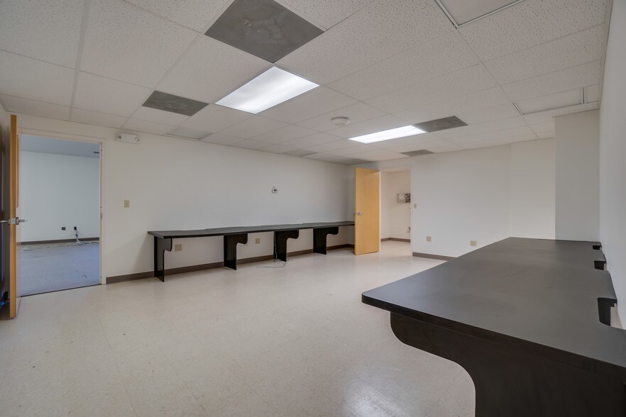 More Photos Of 2442 New Dorset Cir, Powhatan Office For Lease