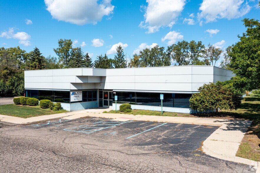 Primary Photo Of 24245 Karim Blvd, Novi Medical For Sale