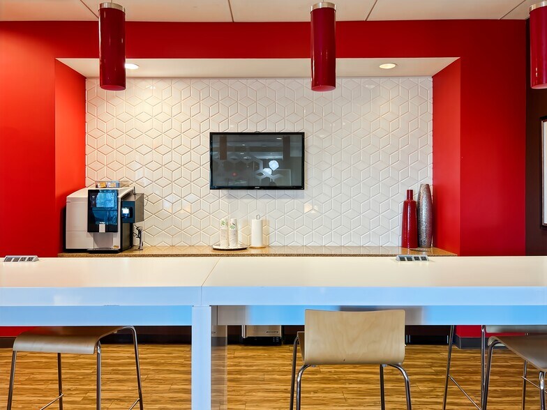 More Photos Of 25350 Magic Mountain Pky, Valencia Coworking Space