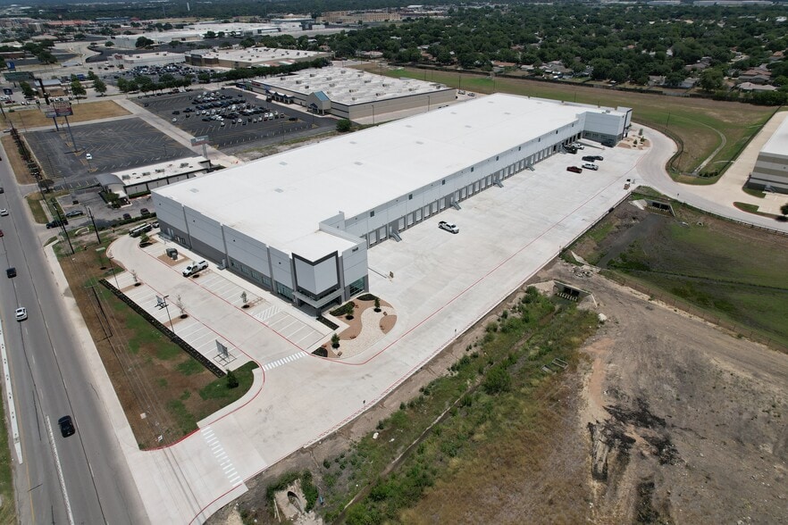More Photos Of 5035 Eisenhauer Rd, San Antonio Unknown For Lease
