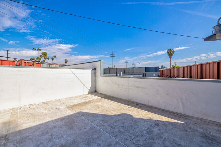 More Photos Of 5008 Venice Blvd, Los Angeles Loft Creative Space For Lease