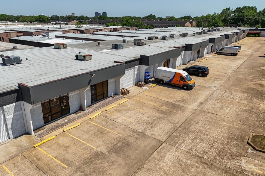 More Photos Of 9931 Harwin Dr, Houston Warehouse For Lease