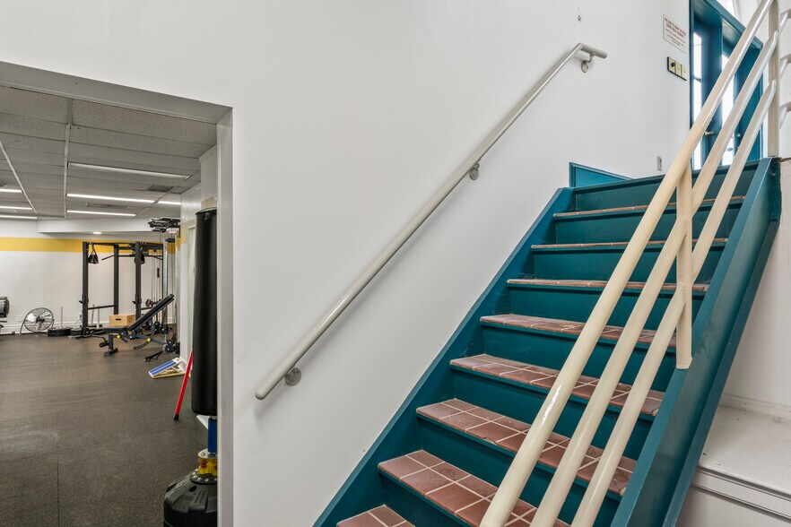 More Photos Of 604 S King St, Leesburg Office For Sale