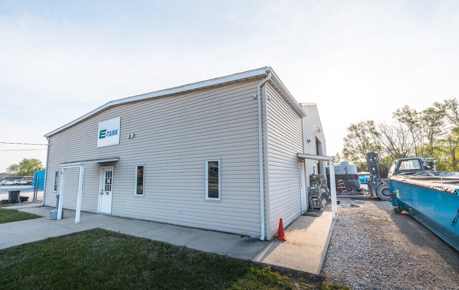 More Photos Of 300 Washington St, South Roxana Warehouse For Sale