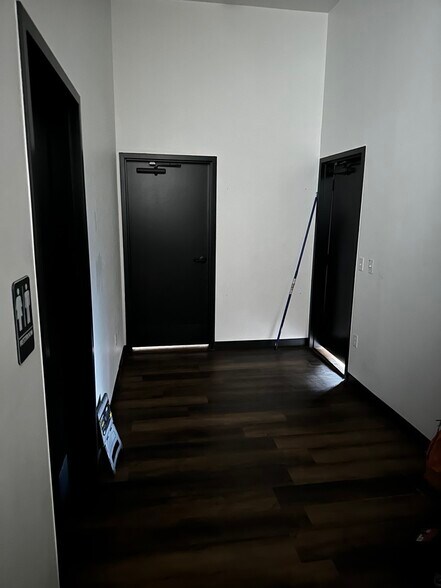 More Photos Of 204 W 2nd St, Edmond Freestanding For Sale