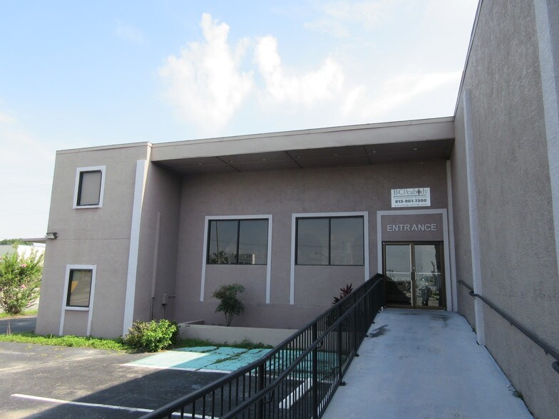 More Photos Of 15445 N Nebraska Ave, Lutz Warehouse For Lease