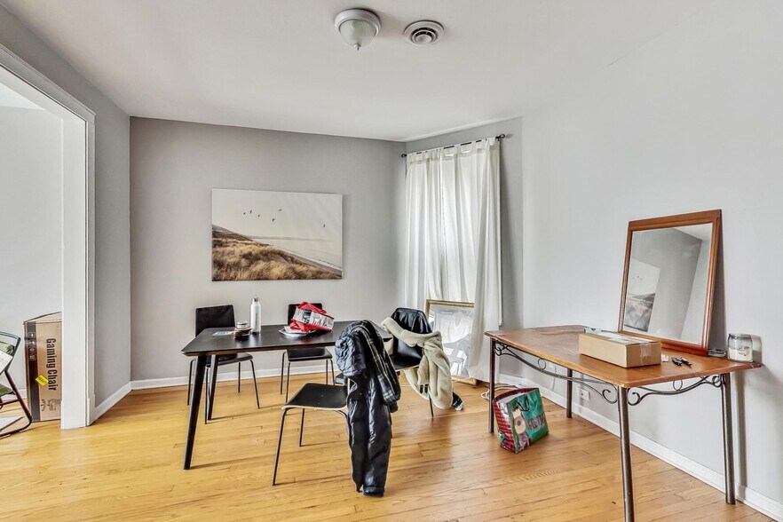 More Photos Of 3814 N Clark St, Chicago Storefront Retail Residential For Sale