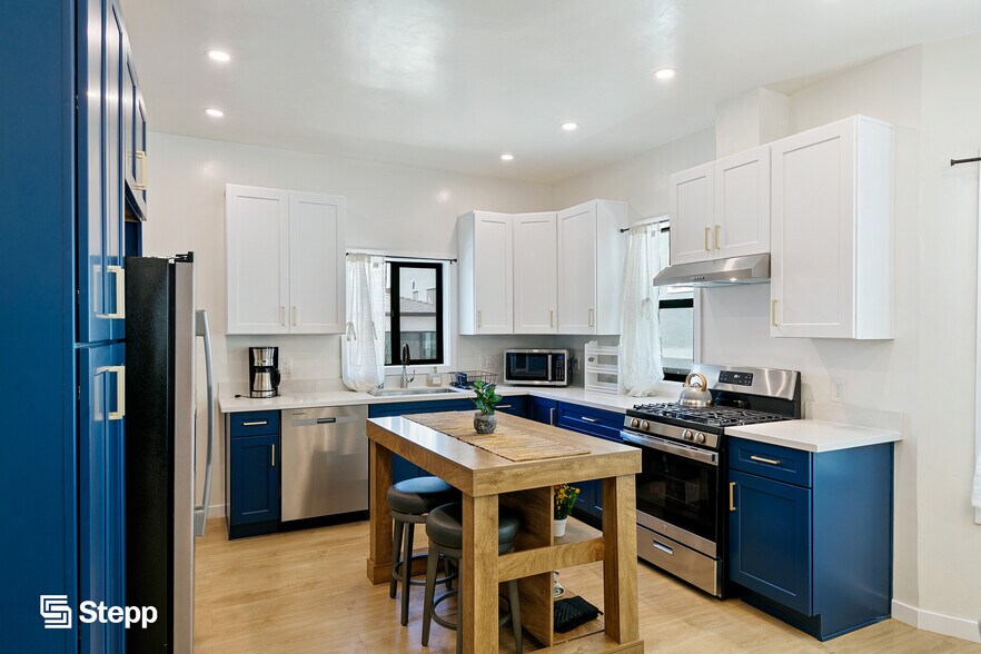 More Photos Of 1317 E 1st St, Long Beach Apartments For Sale