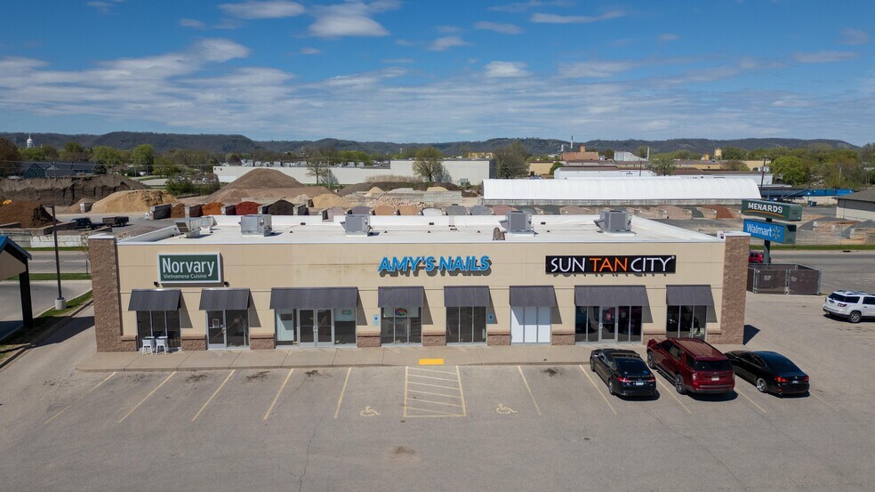 More Photos Of 1035 Frontenac Dr, Winona Storefront For Sale