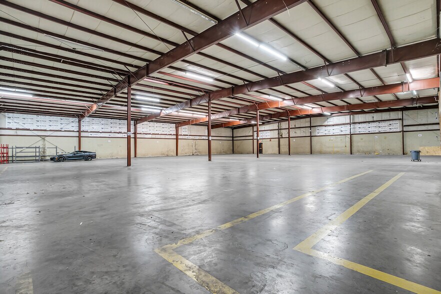 More Photos Of 2100 Commerce Dr, Cayce Warehouse For Lease